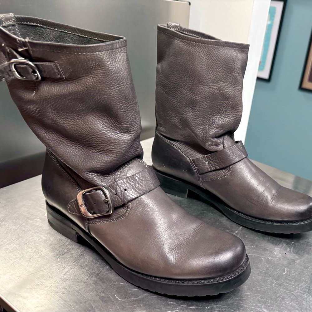 Frye Veronica short leather boots/ Smoke/ size 9